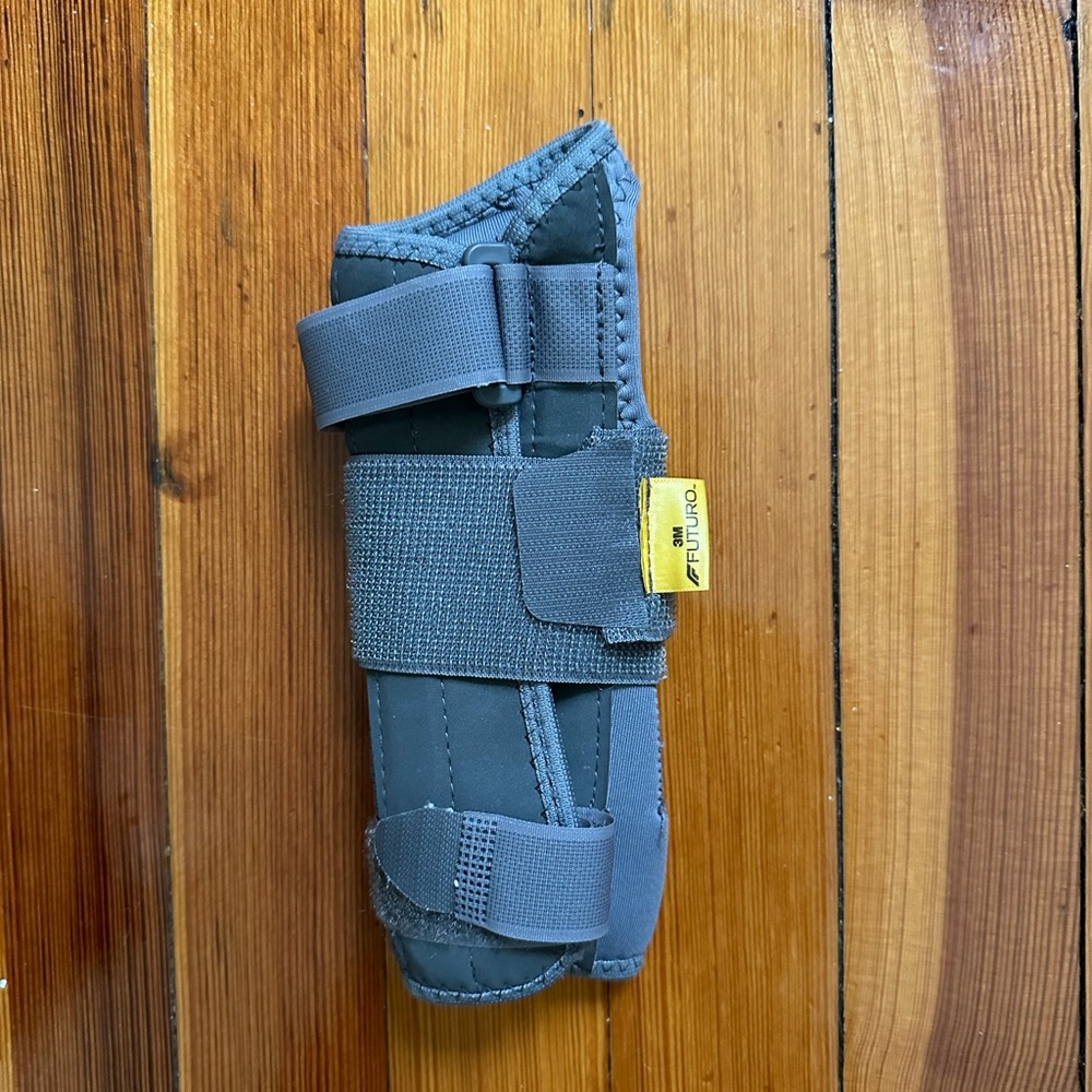 [3M Futuro] Wrist Brace (left)